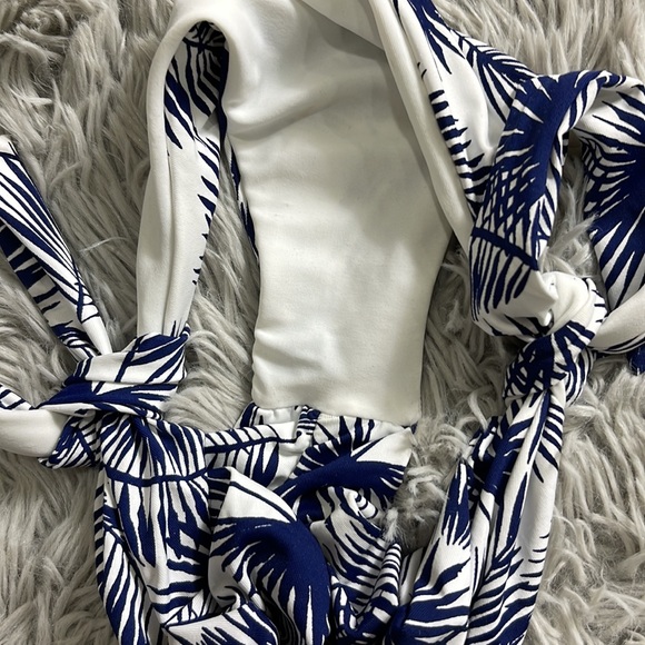 Nwot black and white pattern bikini side tie bottoms size S. - Picture 5 of 5